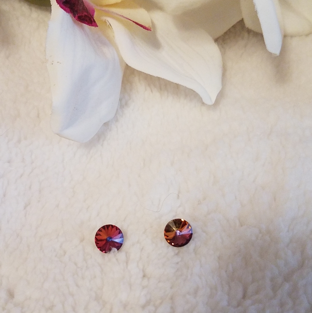 Rivoli Crystal stud earrings - Picture 6 of 6